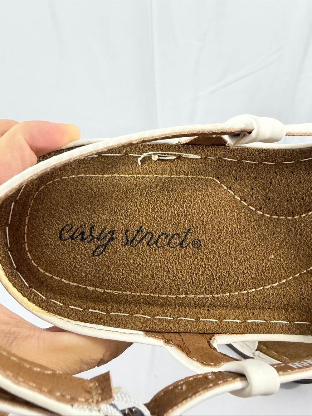 NWT Easy Street Women’s Size 9.5W White Bow T-Strap Sandals - Picture 2 of 7